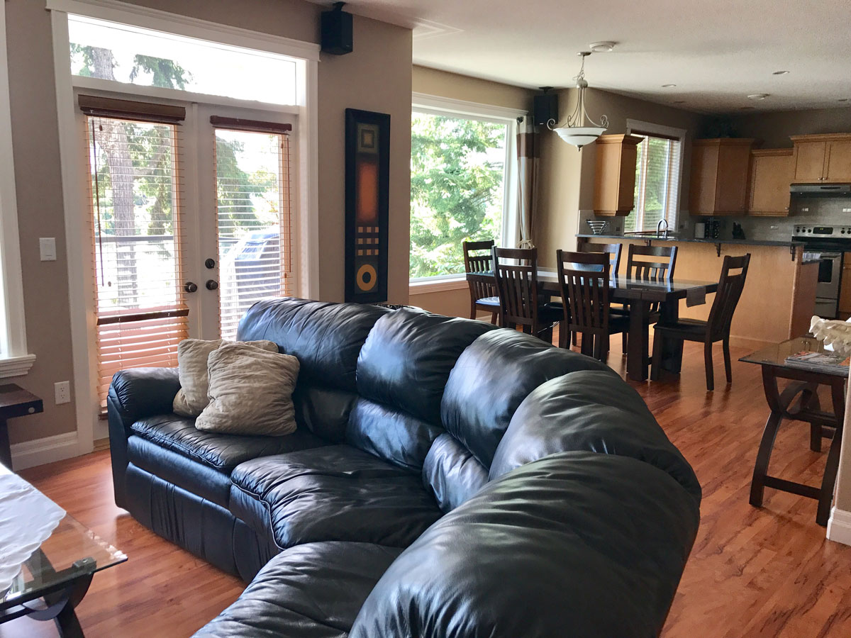 Lakefront Terrace rental home living room, dining area and kitchen